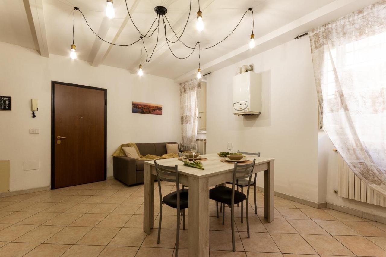 Suite Garibaldi - Smart Holiday Mantova Luaran gambar