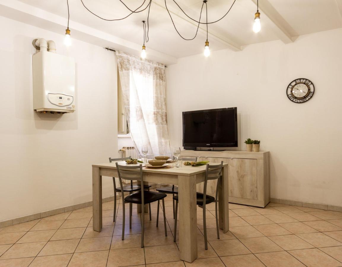 Suite Garibaldi - Smart Holiday Mantova Luaran gambar